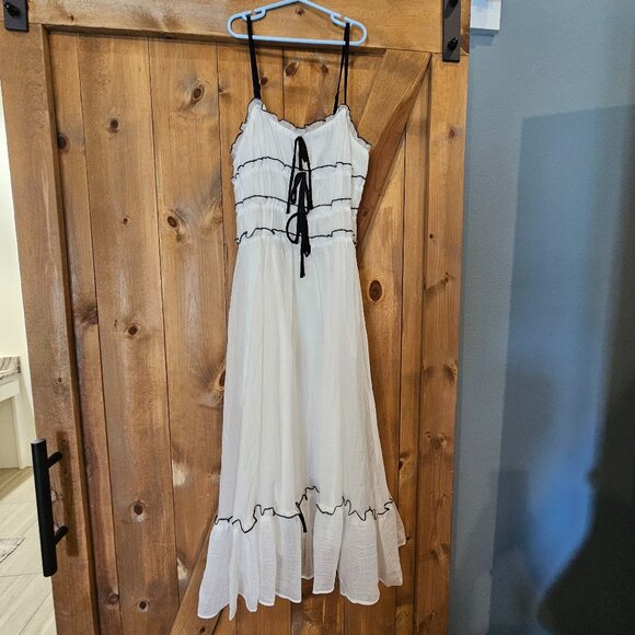 Dresses & Skirts - White maxi dress